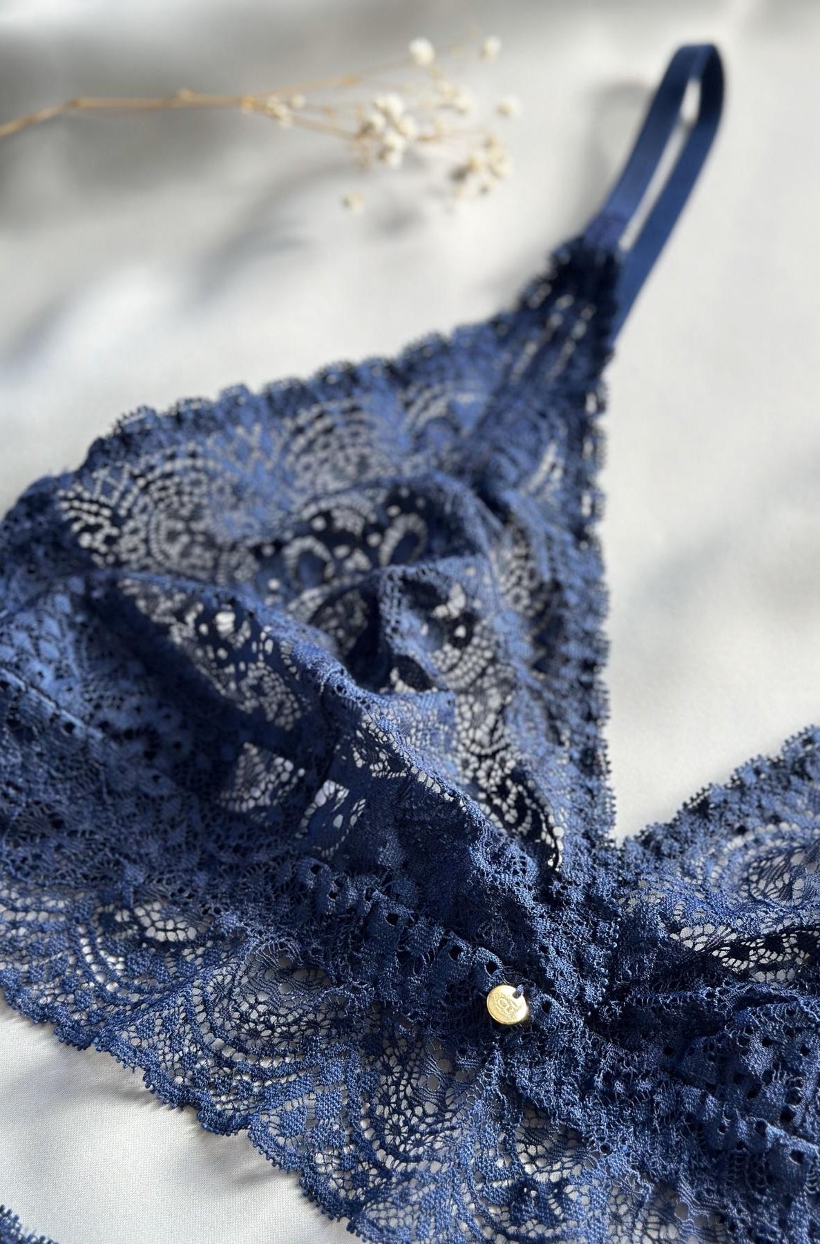 durchsichtig transparent marineblau gold Anhänger Details