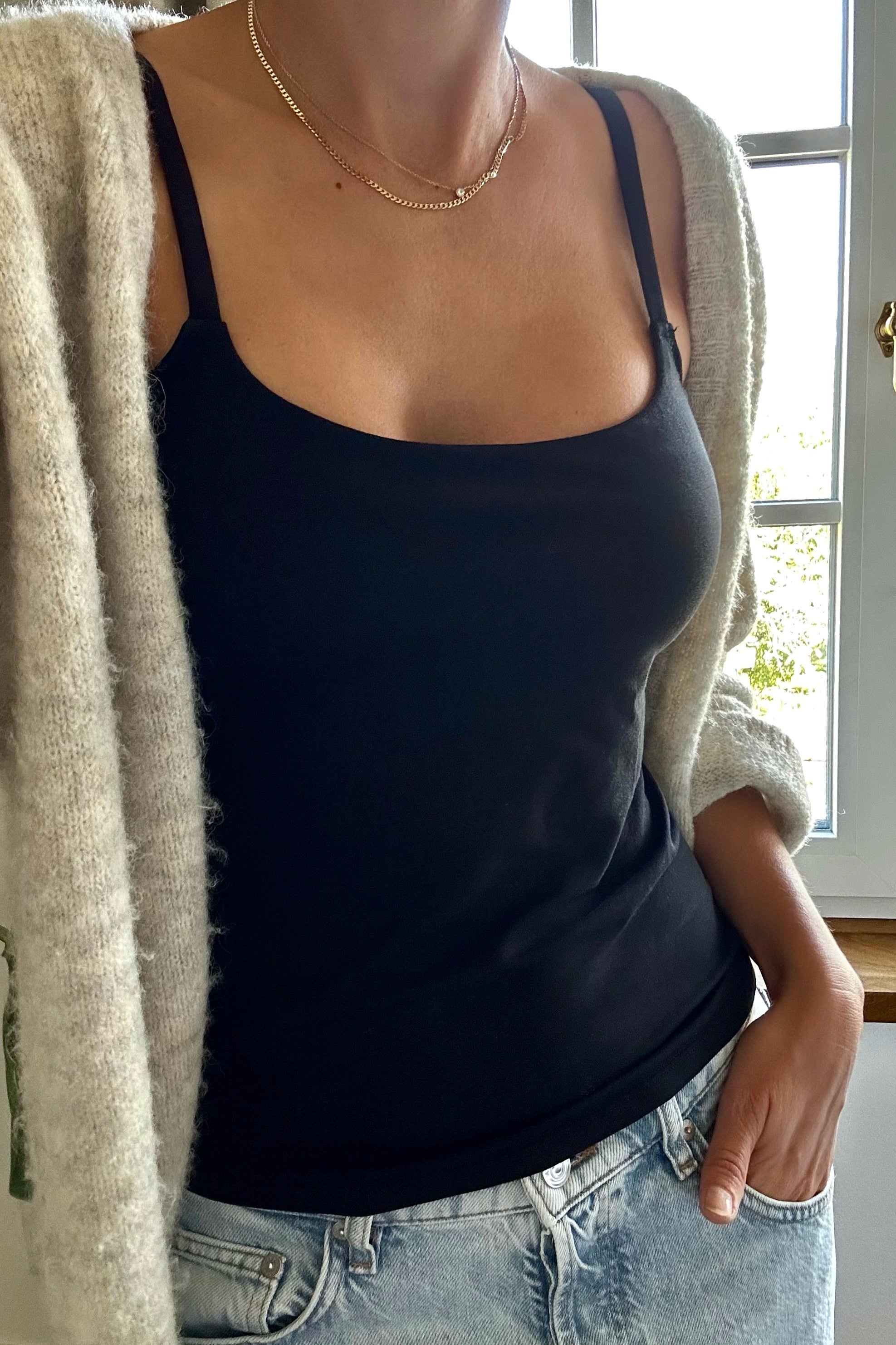 Spaghetti-Top Trägertop mit Pads schwarz Tencel Oberteil mit BH integriert