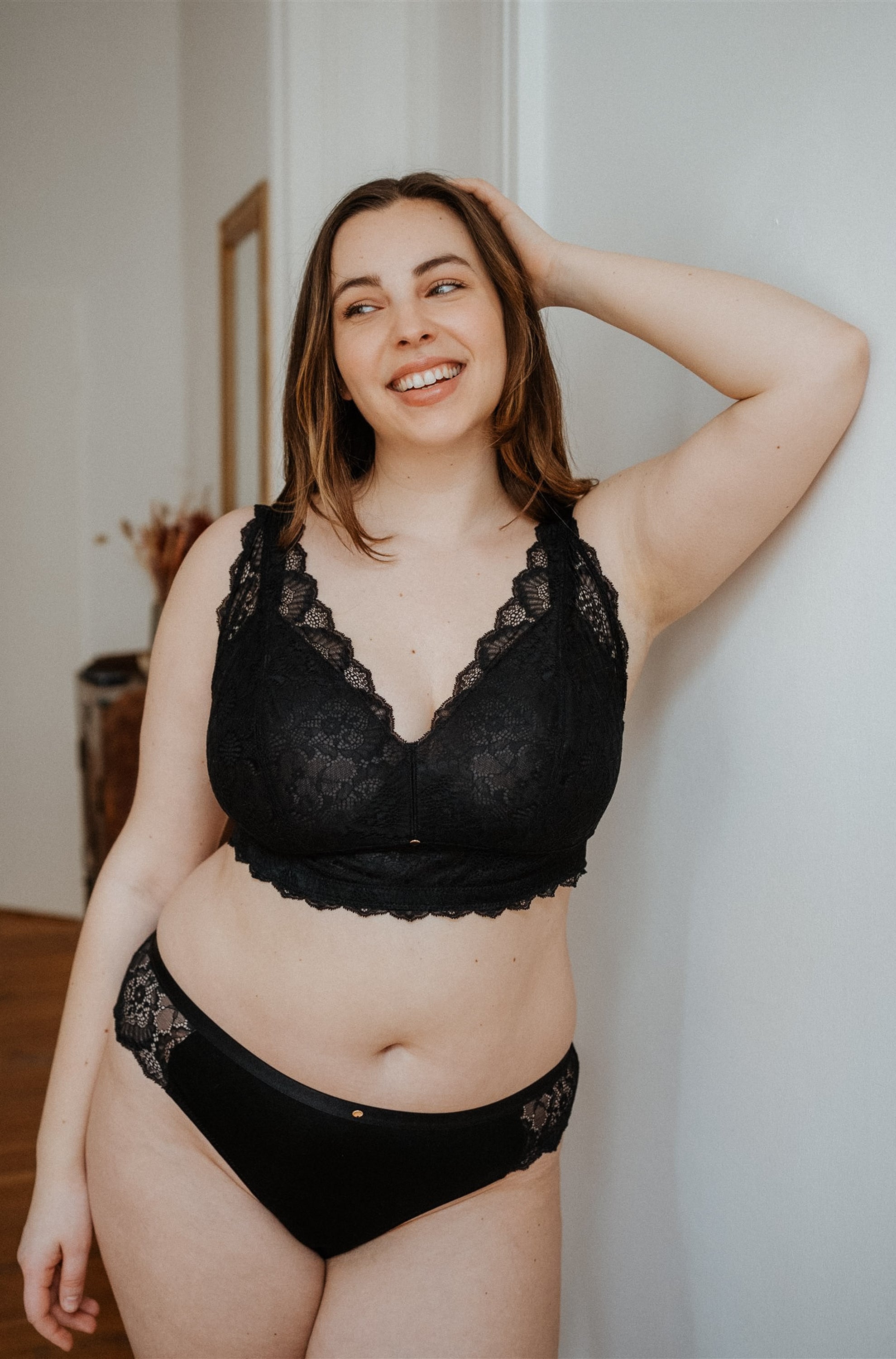 curvy Dessous schwarz mit Spitze in schwarz nachhaltig
