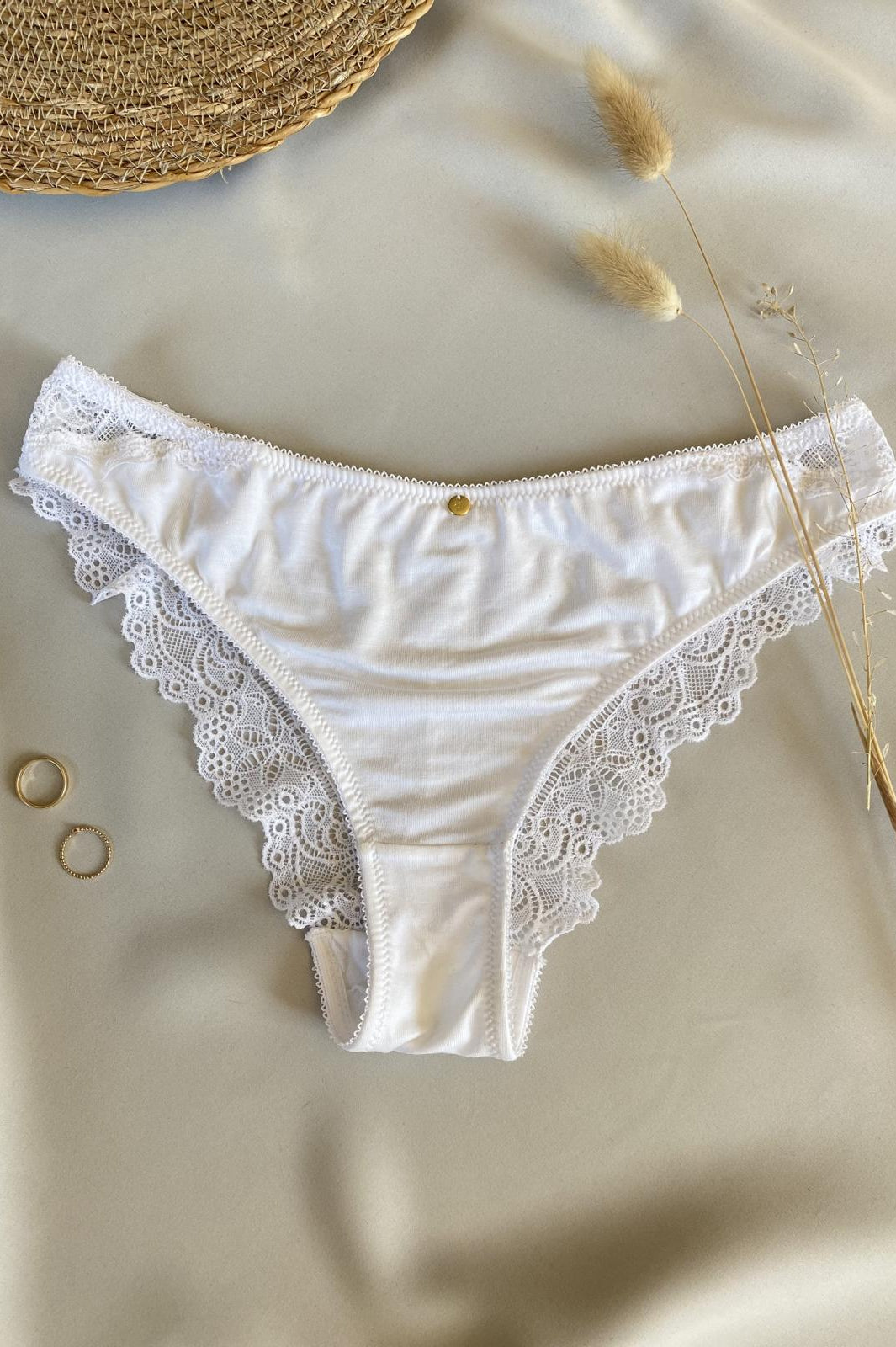 Slip mit verführerischer Spitze am Po eco fair