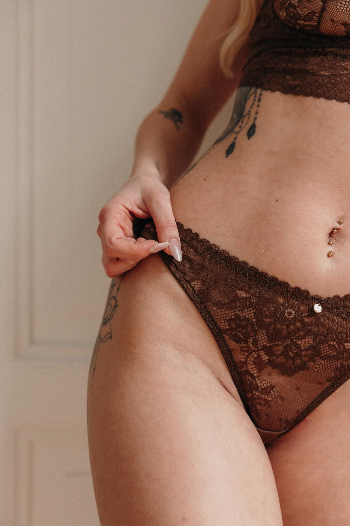 Spitzen String in braun von Coco Malou ethical lingerie