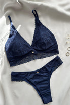 Flatlay sexy Lingerie Set dunkelblau Spitze
