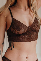 braunes Bralette nachhaltig und fair von Coco Malou close-up von Spitzen BH bügellos