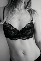 schwarz-weiß Foto Spitzen BH Coco Malou Dessous